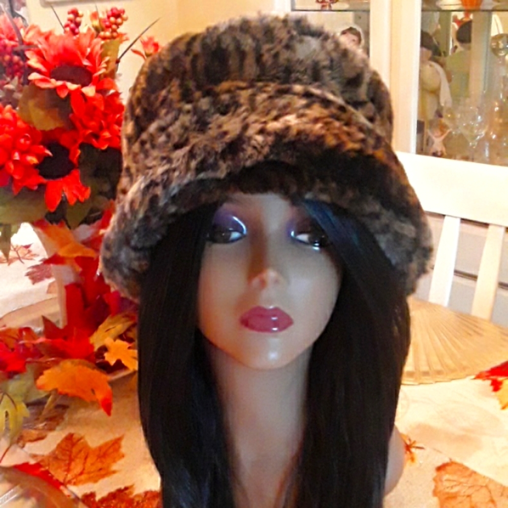 CEJON faux fur animal print hat NWOT